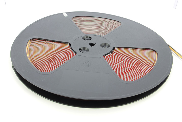 Free-Cut ledstrip - 10Watt/m - 2700K - rol 30m 2m aansluitsnoer 24Vdc IP20