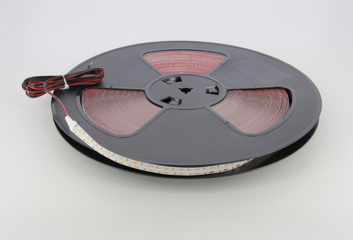 Led-strip 420 Leds 9.6W - 2700K - rol 30 meter - IP20