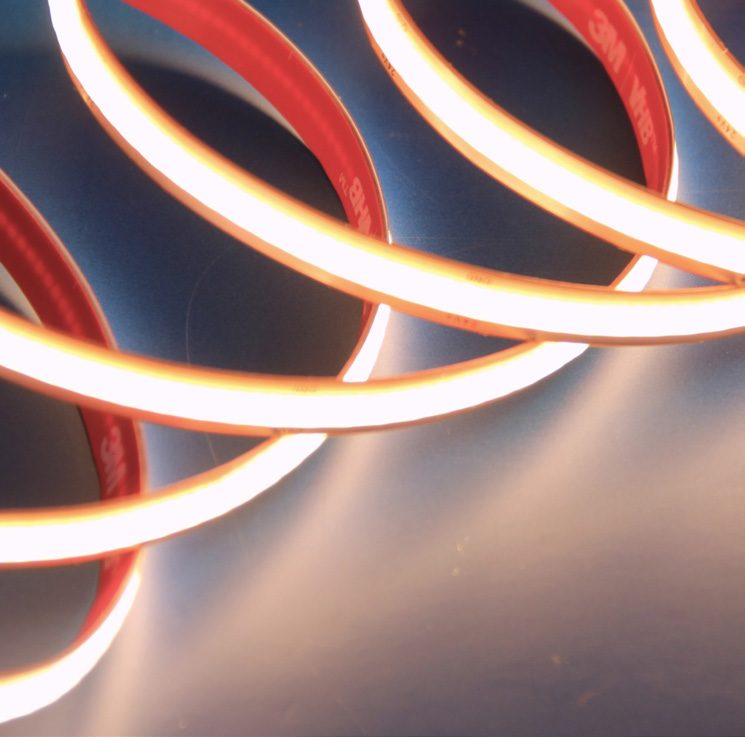 Close-up van een oplichtende COB-ledstrip